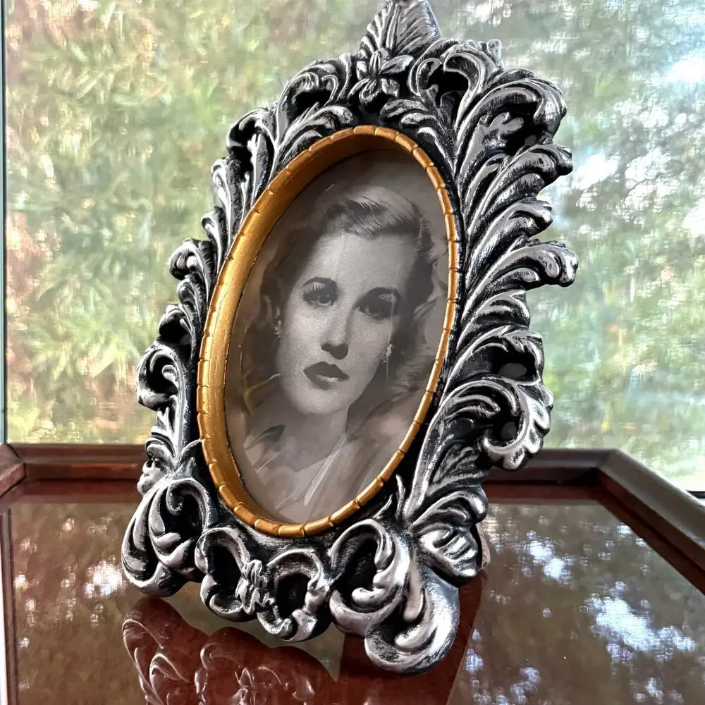 Vintage Lenticular Haunted Portrait Frame Gothic Flip Image Tabletop Decor